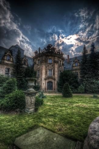 1870085863_ShadowhallEstate.jpg.774f9d60142c90dac9b13f9f8f740115.jpg